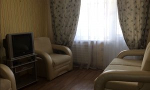 Сдается хорошая двухкомнатная квартира на Комсомольской